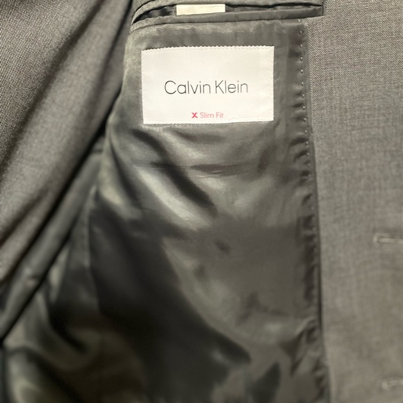 Calvin Klein slim fit business suit - Picture 1 of 8